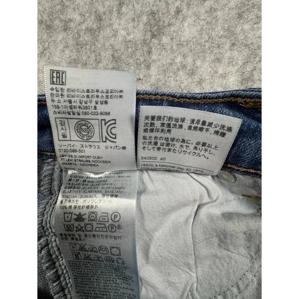 Levis levi 711